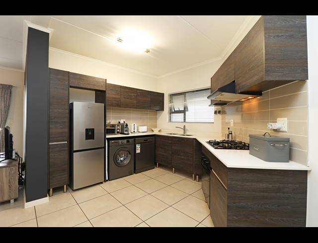 3 BEDROOM APARTMENT FOR SALE IN MODDERFONTEIN